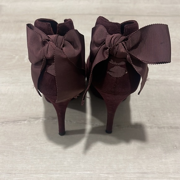 Authentic Vera Wang Royce Peep Toe Purple Booties w/ Ankle Bow | Size 36.5 EU - Picture 4 of 12